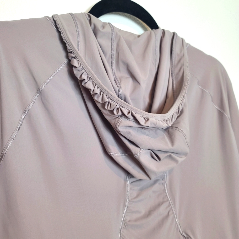 LULULEMON Water Bound Hoodie in Dark Chrome - Picture 10 of 13